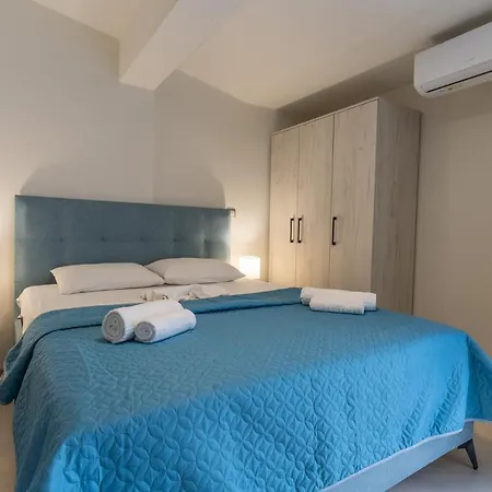 White Pearl Apartment