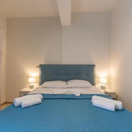 White Pearl Apartment *