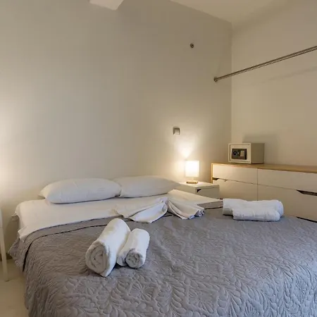 White Pearl Apartment *